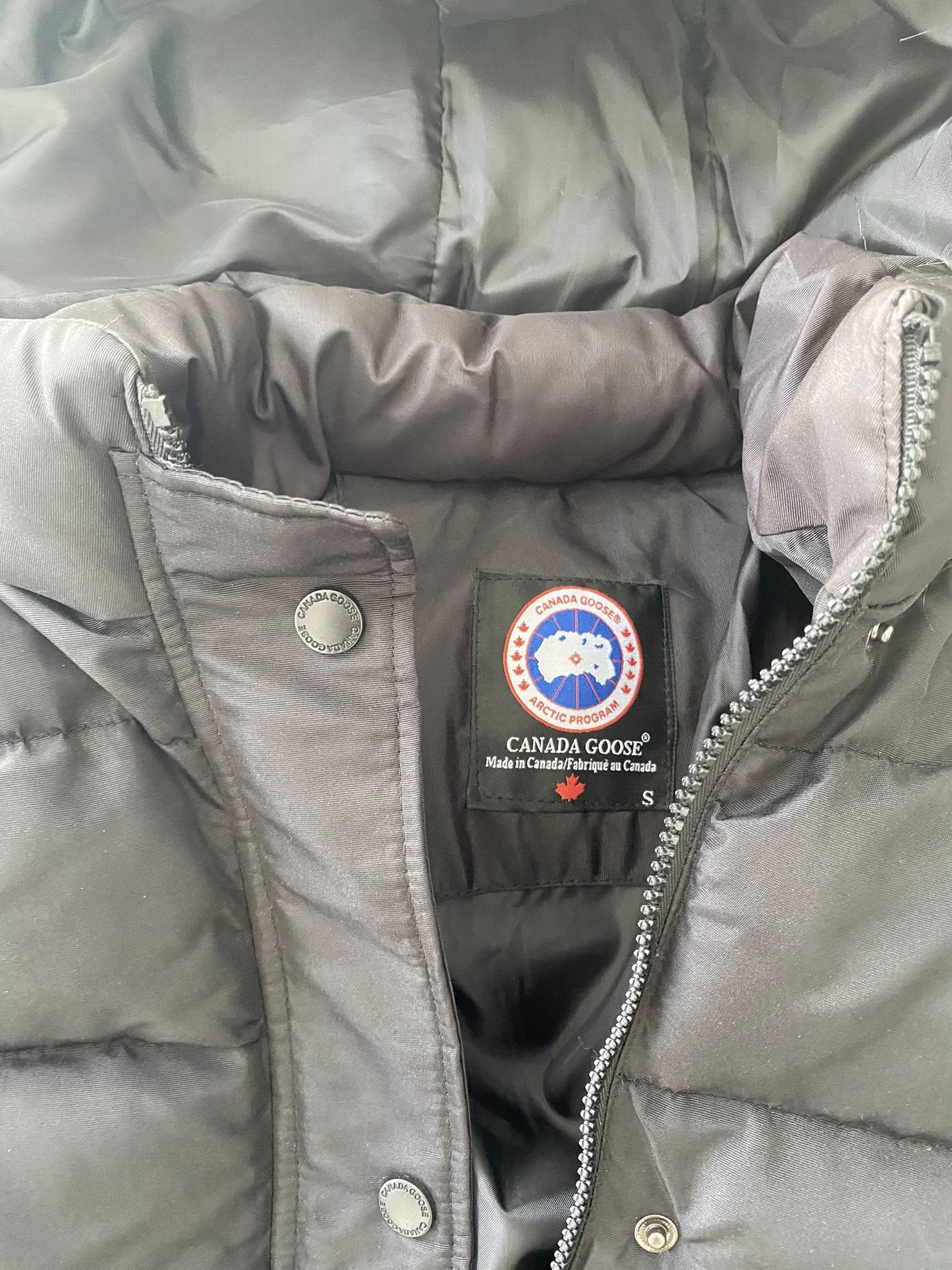 Canada Goose naiste talvejope - Must